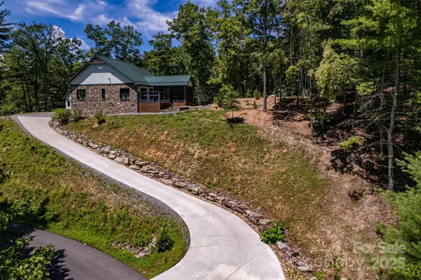 401 Moonbeam XING, Marshall, NC 28753