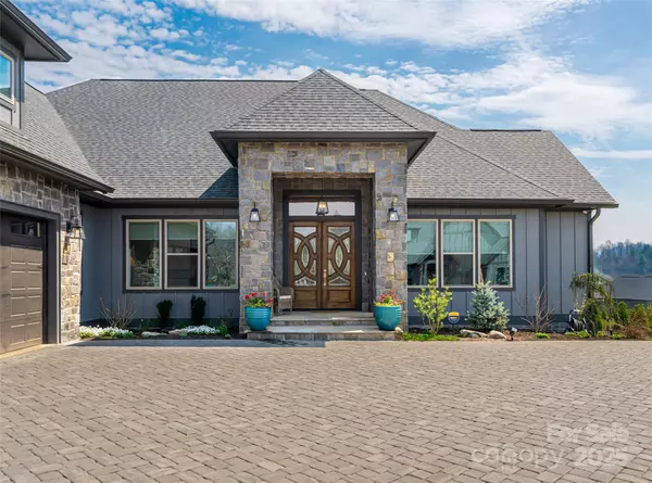 Mills River, NC 28759,274 Daniel Circle DR