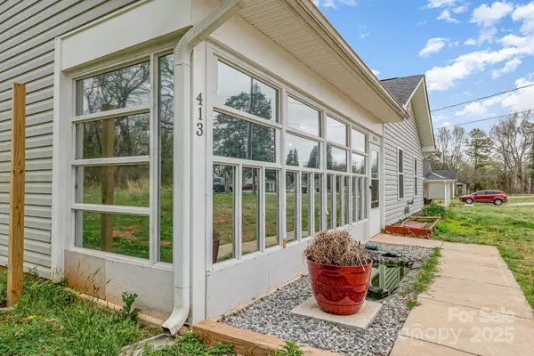 East Spencer, NC 28144,413 E Henderson Es ST