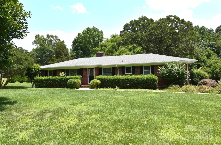 8608 Cedarbrook DR, Charlotte, NC 28215