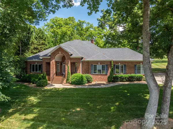 Conover, NC 28613,3964 Deer Run DR NE