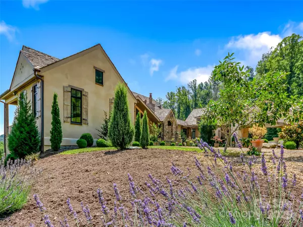 Burnsville, NC 28714,384 Doan Town RD