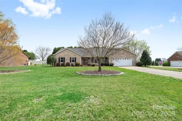Statesville, NC 28625,139 Meadow Oaks DR