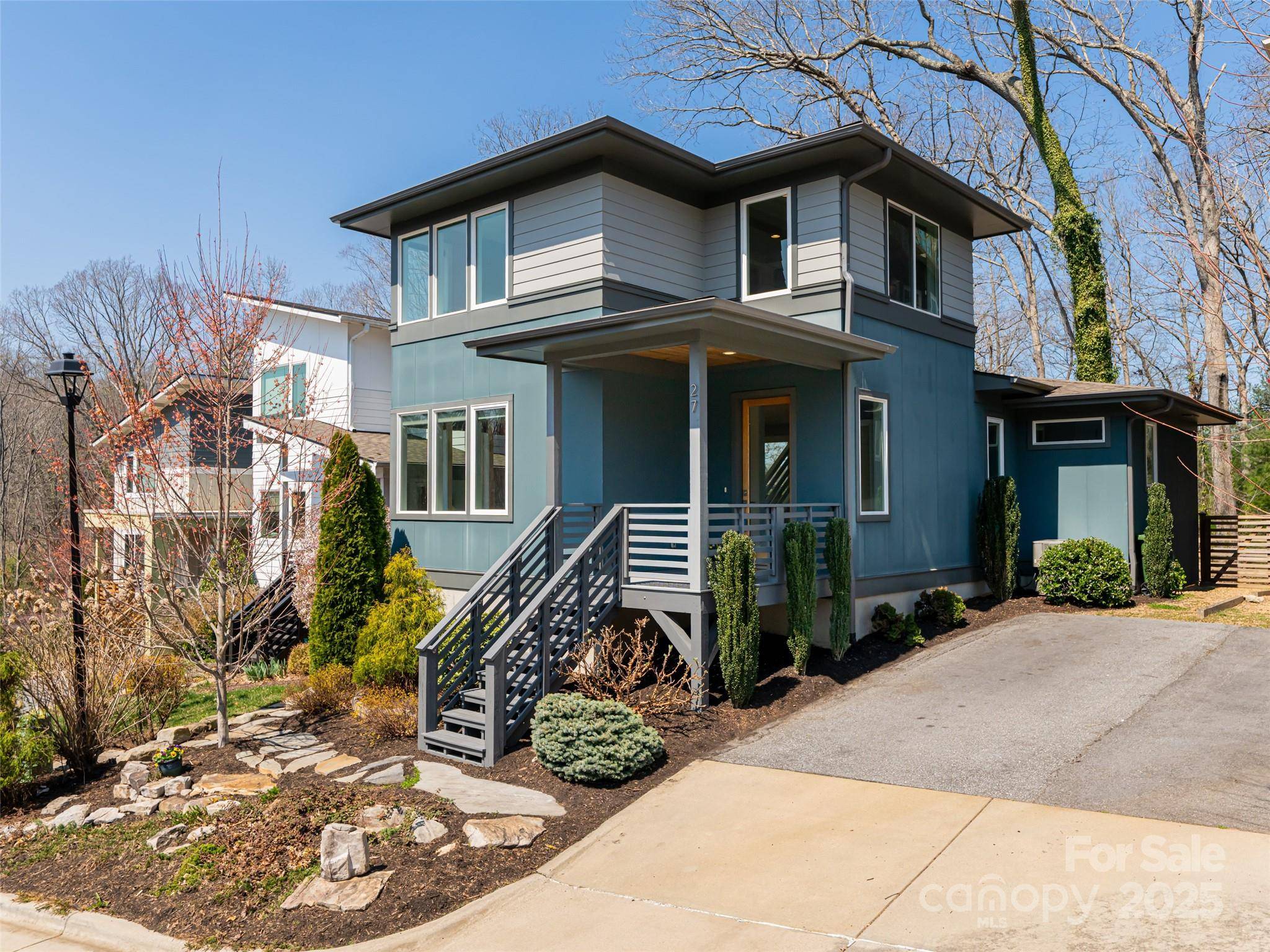 27 Mauricet LN, Asheville, NC 28806