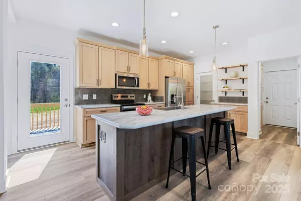 Hendersonville, NC 28792,139 Mullinax DR