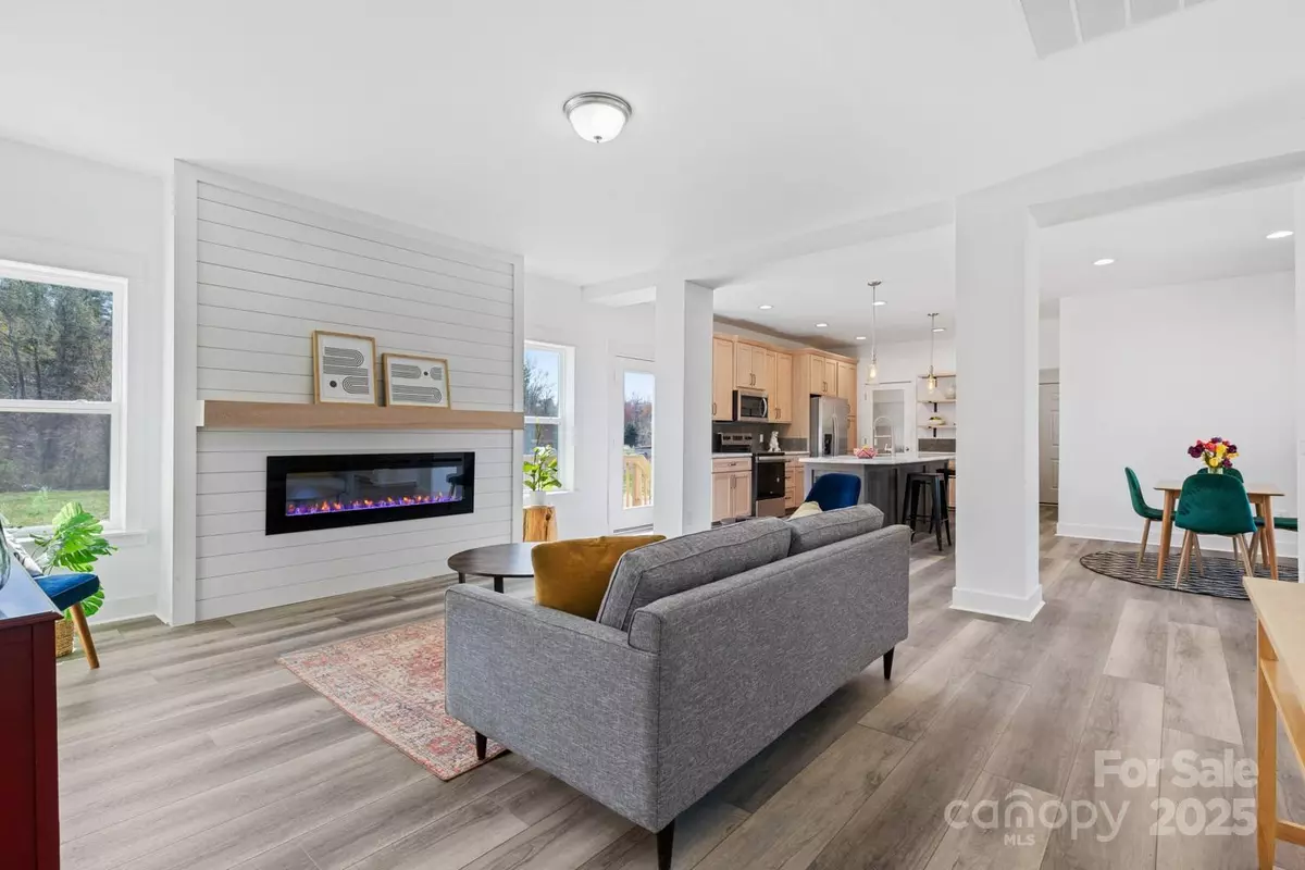 Hendersonville, NC 28792,139 Mullinax DR