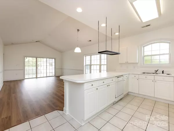 Charlotte, NC 28213,9287 Meadow Vista RD
