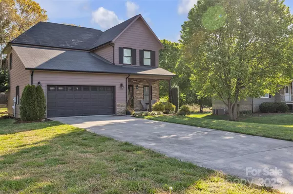1650 Berkshire DR, Hickory, NC 28602