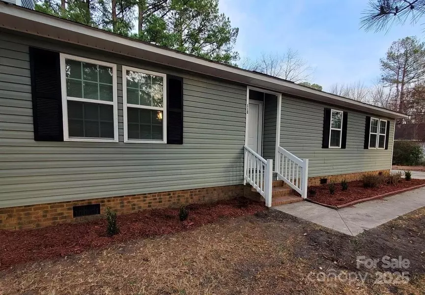 118 Malloy ST, Red Springs, NC 28377