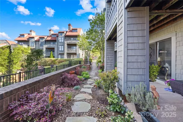 Charlotte, NC 28262,9025 J M Keynes DR #69