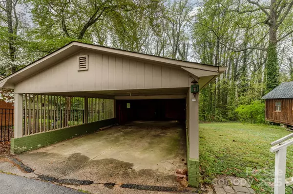 Statesville, NC 28677,119 E End AVE