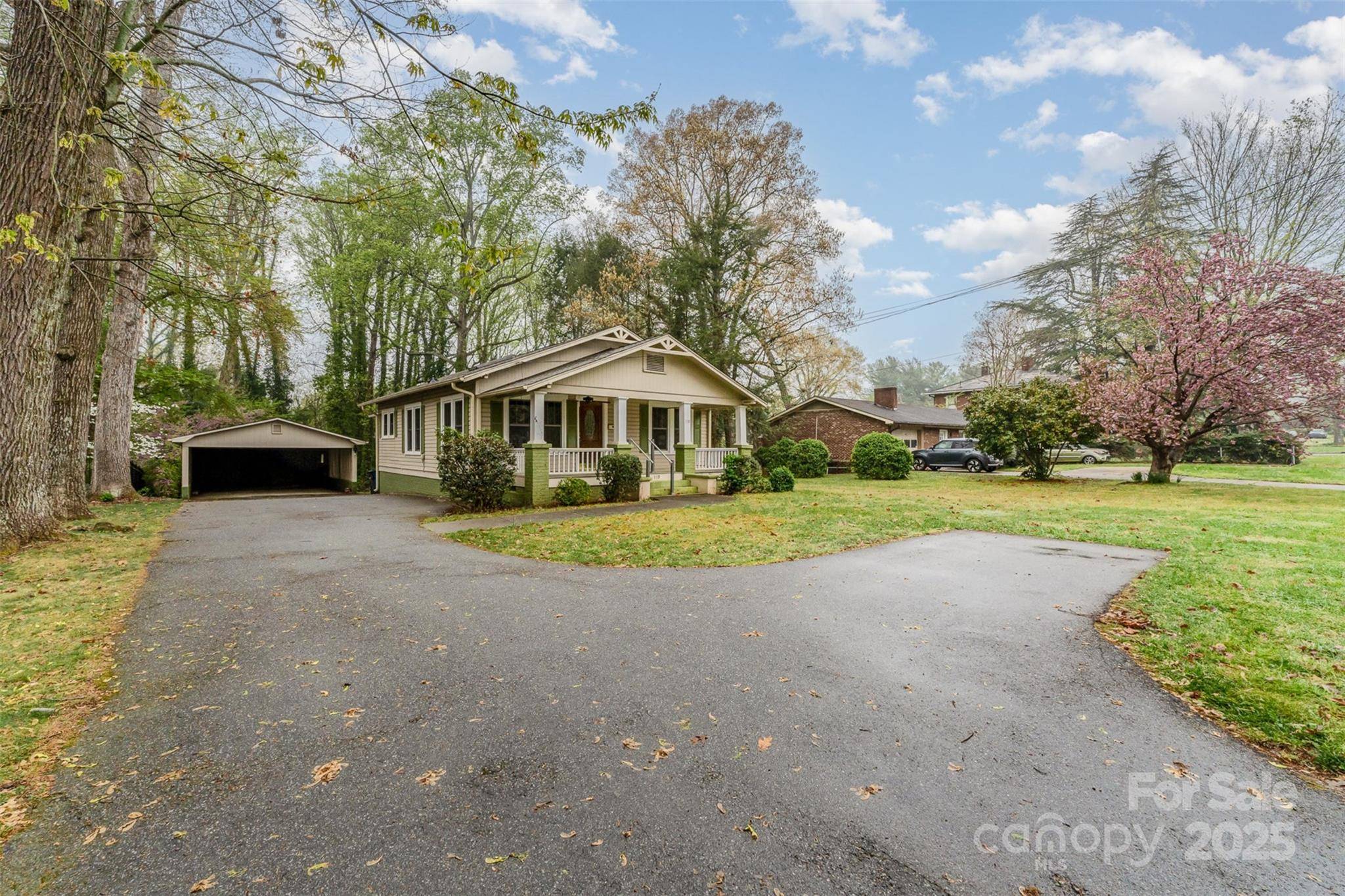 Statesville, NC 28677,119 E End AVE