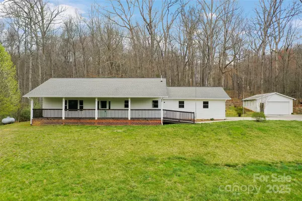 69 Hasseltime LN, Waynesville, NC 28785