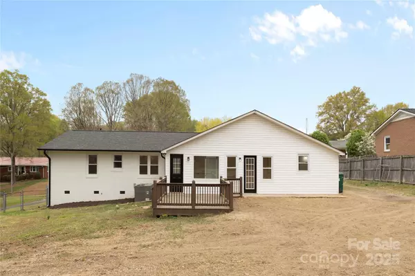 Kannapolis, NC 28081,121 Tanglewood DR