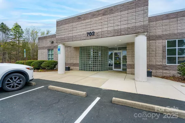 Albemarle, NC 28001,702 Henson ST