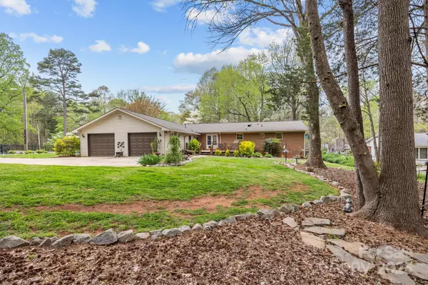 2600 Gemway DR, Charlotte, NC 28216