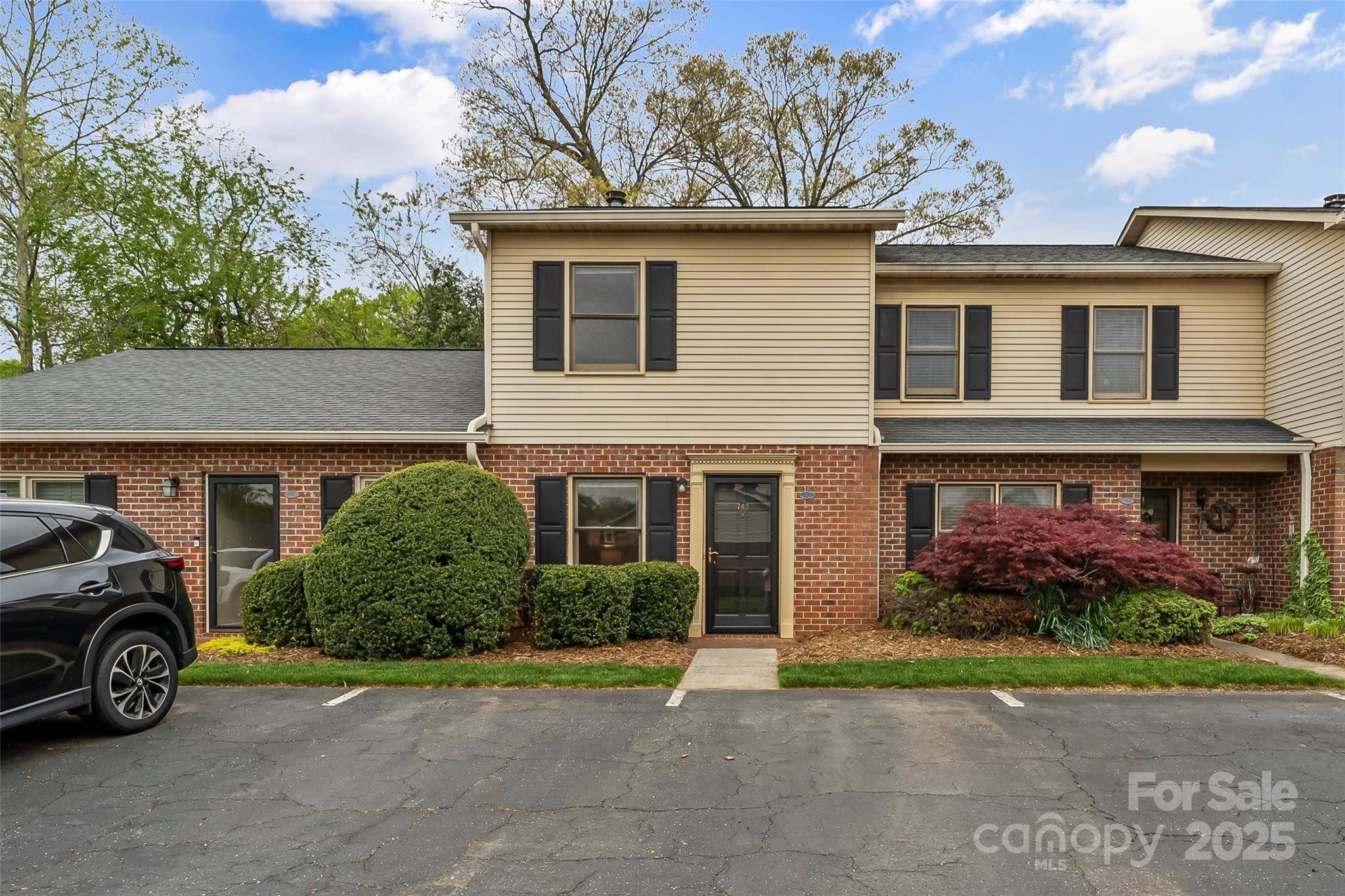 743 21st AVE NE, Hickory, NC 28601