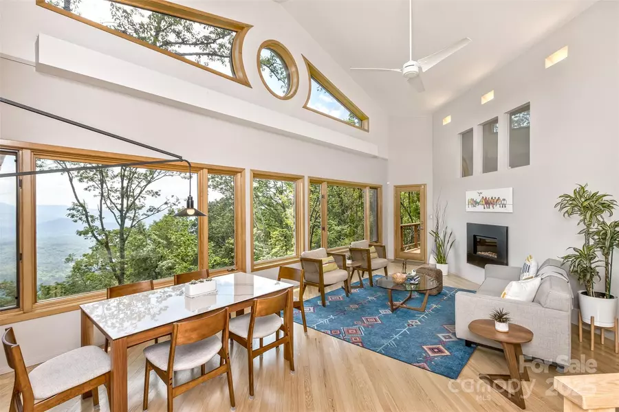 212 Chestnut Forest RD, Fairview, NC 28730
