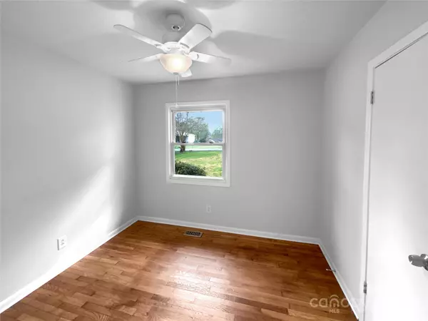 Lowell, NC 28098,827 Ford DR