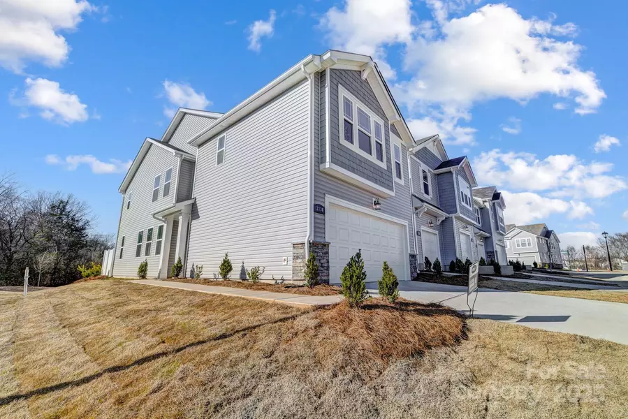 8026 Downy Oak LN, Charlotte, NC 28269