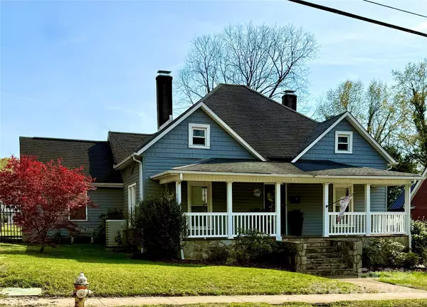 705 3rd AVE NW, Hickory, NC 28601