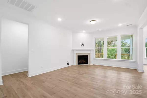 Mooresville, NC 28115,104 S Inneswood LN