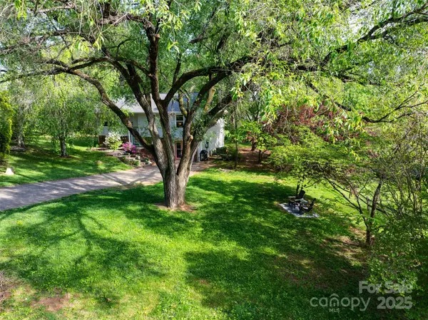Asheville, NC 28806,7 Guinevere CT