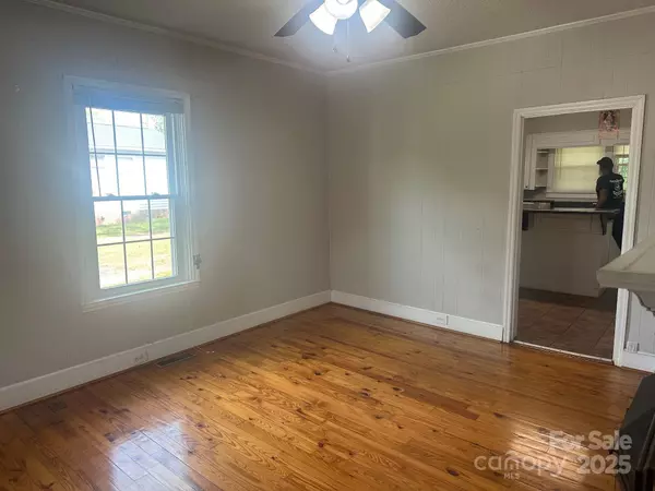 Kershaw, SC 29067,211 W 2nd ST