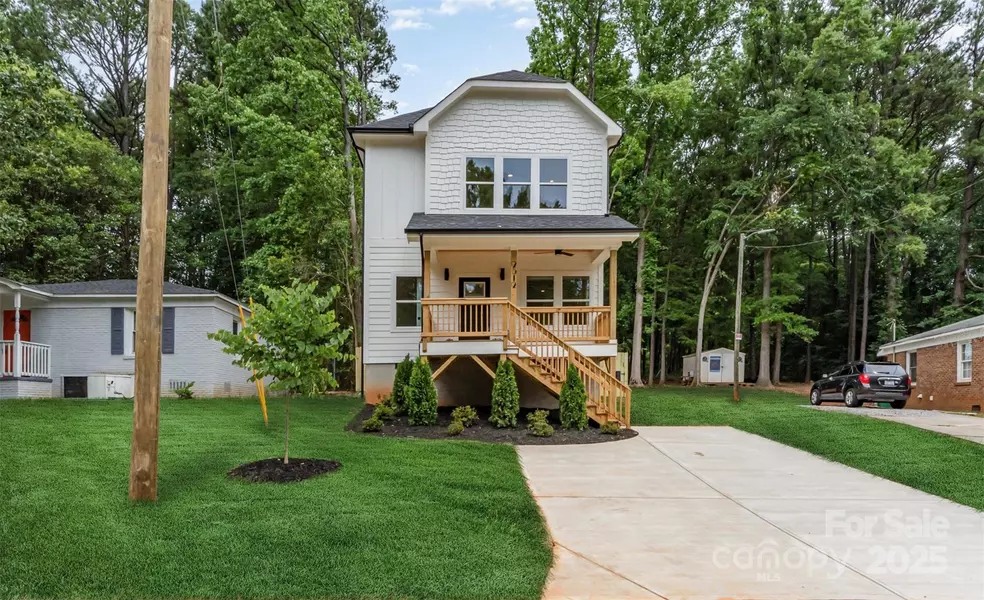 2512 Remington ST, Charlotte, NC 28216