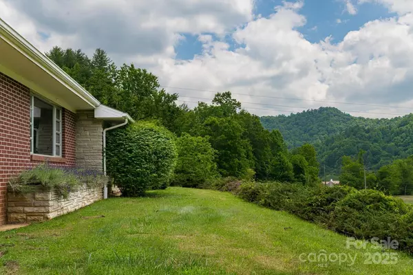 Burnsville, NC 28714,546 Scronce Creek RD