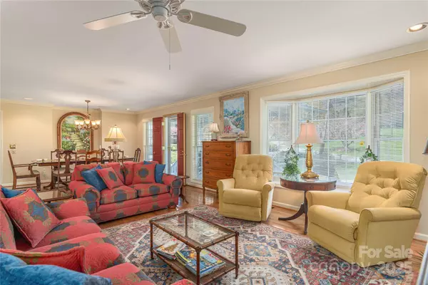 Waynesville, NC 28786,549 Eagles Nest RD