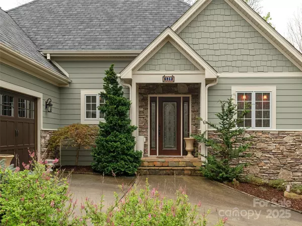 Hendersonville, NC 28791,139 Deep Valley LN