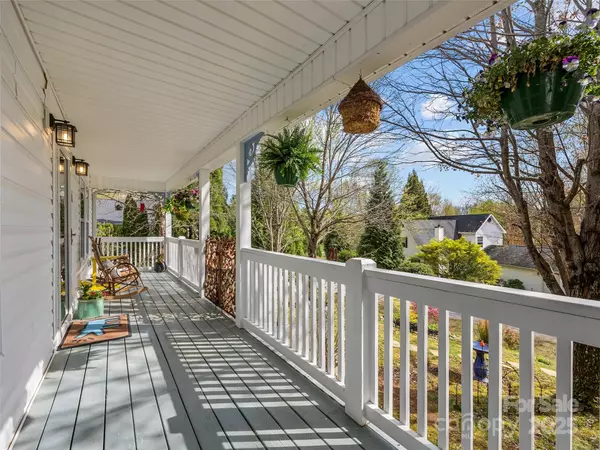 Saluda, NC 28773,73 (Previously 498) Meadowview DR