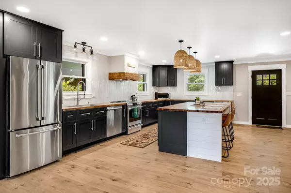 Mills River, NC 28759,95 Hunters Ridge RD