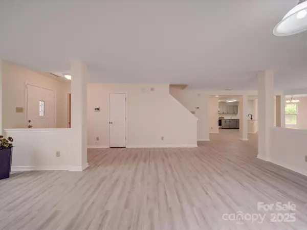 Charlotte, NC 28216,3227 Deshler Morris LN