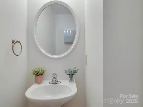 Charlotte, NC 28216,3227 Deshler Morris LN