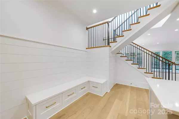 Charlotte, NC 28211,5035 Gilchrist RD #1B