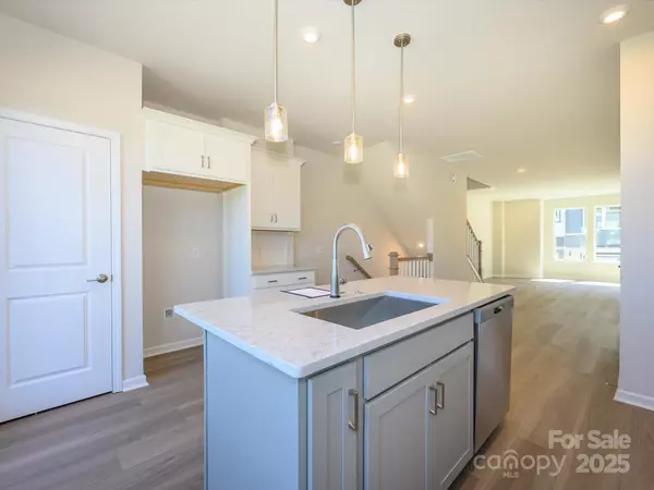 Charlotte, NC 28217,5727 Castlerea DR
