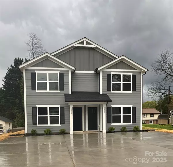 1216-1218 12TH ST NE, Hickory, NC 28601