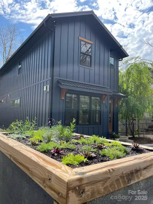 Black Mountain, NC 28711,408 S Oconeechee AVE