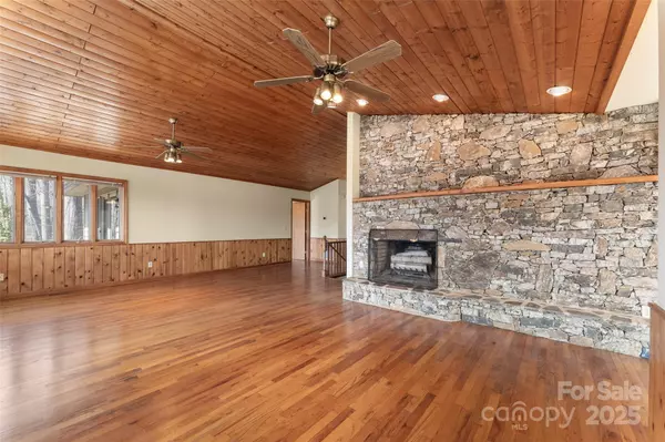 Maggie Valley, NC 28751,1 Sleepy Hollow DR