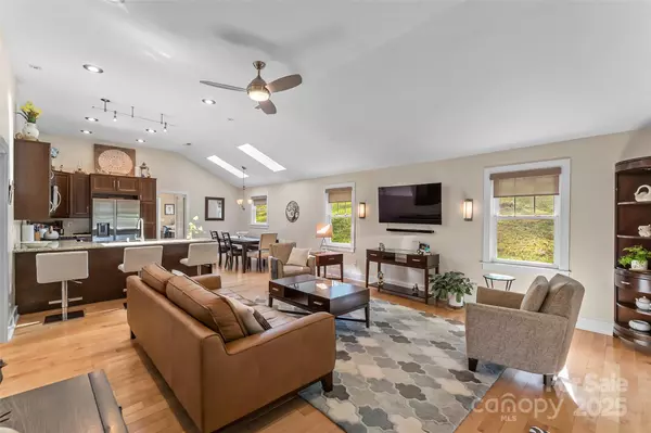 Black Mountain, NC 28711,11 Hunting Lodge DR