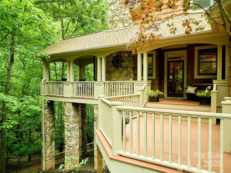 201 W Chimney XING, Hendersonville, NC 28739