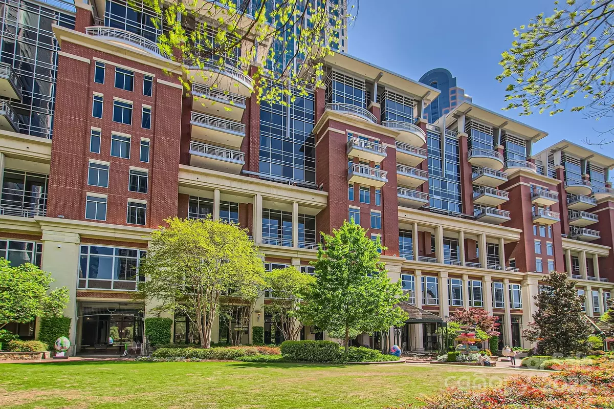 Charlotte, NC 28202,435 S Tryon ST