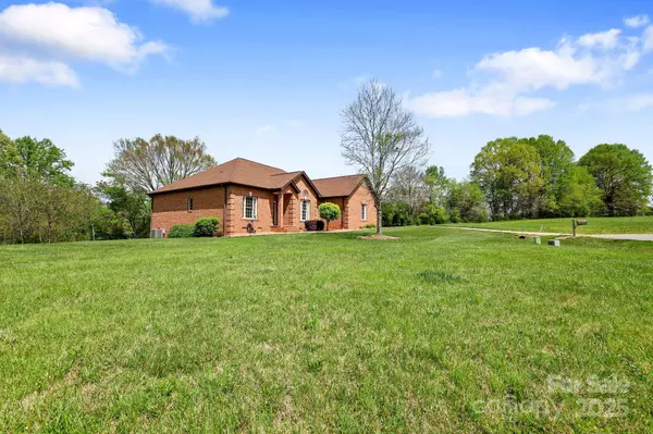 Statesville, NC 28625,121 Capstone CT