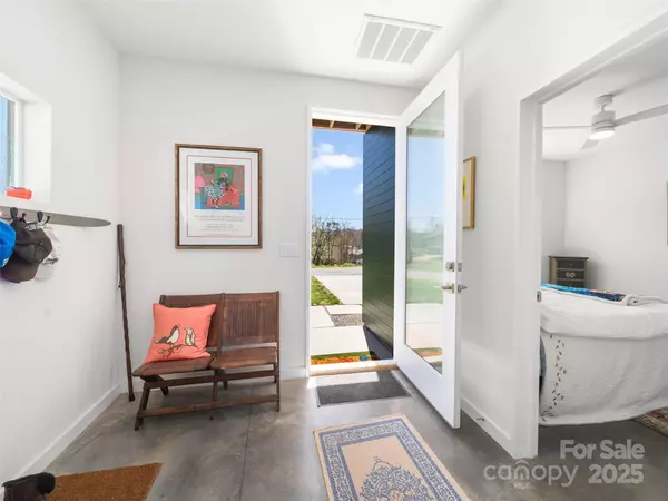 Brevard, NC 28712,36 Georgia Hill ST