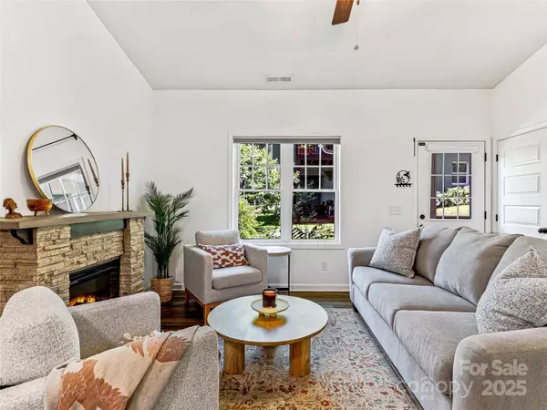 Asheville, NC 28806,34 Gaia LN