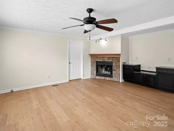 Mills River, NC 28759,530 Gilreath Loop RD