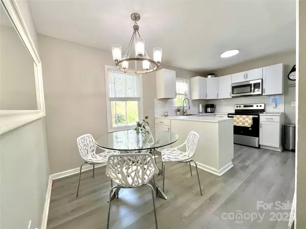 Kannapolis, NC 28083,903 Lakeview ST