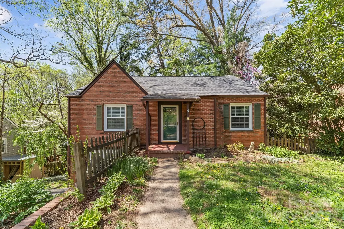 Asheville, NC 28805,9 Canterbury RD